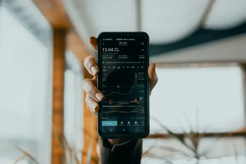 Edukacja w zakresie kryptowalut: Najlepsze kursy i zasoby dla początkujących